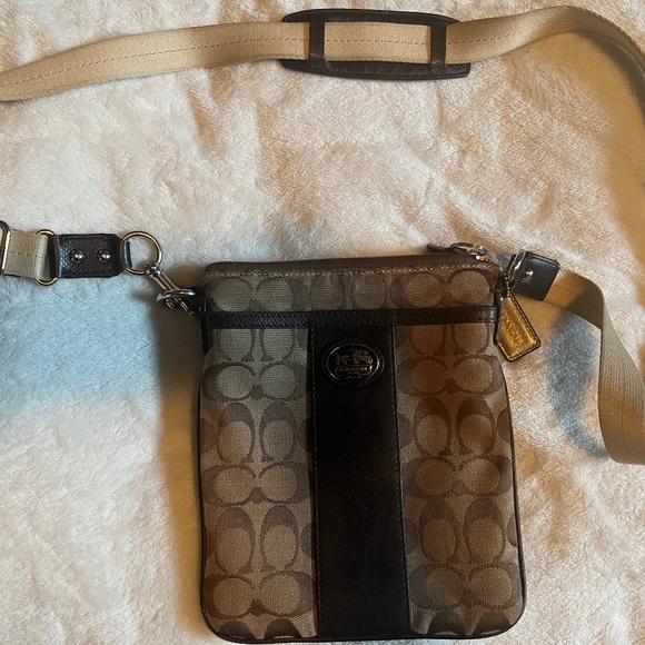 Coach Signature Crossbody Bag - Picture 1 of 3